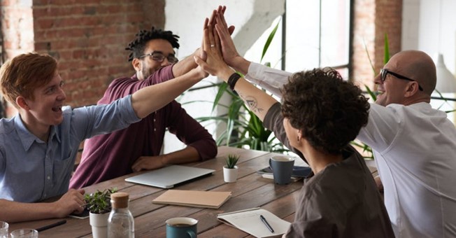 Die genauen, zuverlässigen und kosteneffizienten GNSS-Lösungen von CHCNAV für die Geomatik helfen Unternehmen, der Zeit immer einen Schritt voraus zu sein.