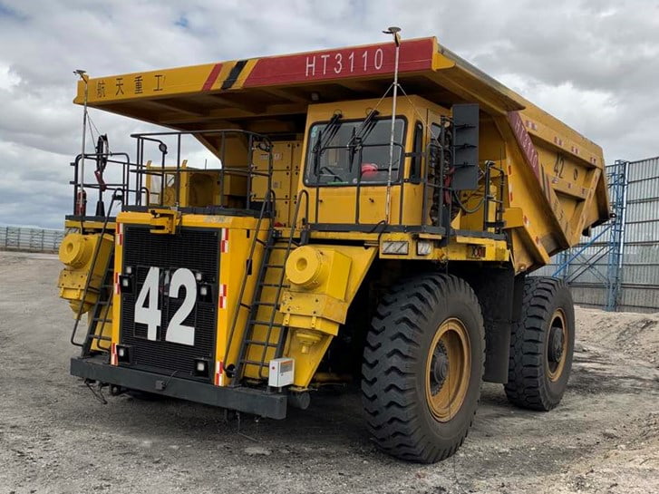 Autonomous port vehicle equipped with CGI-610 positioning system.