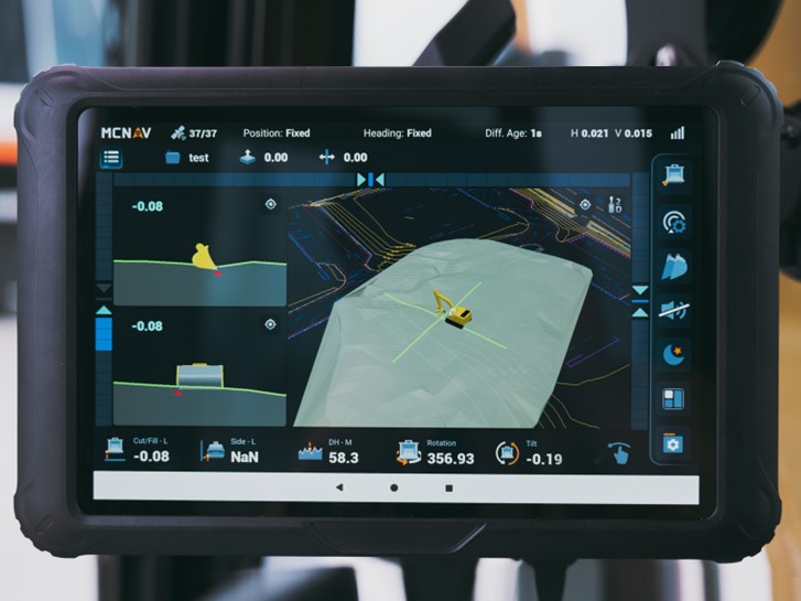 Pantalla de control de la excavadora CHCNAV TD63 Pro que muestra la superficie de diseño