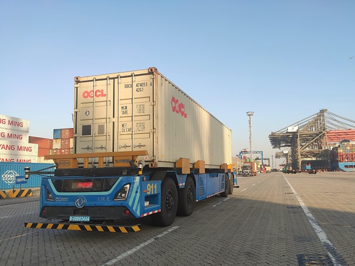 Autonomous port vehicle equipped with CGI-610 positioning system.